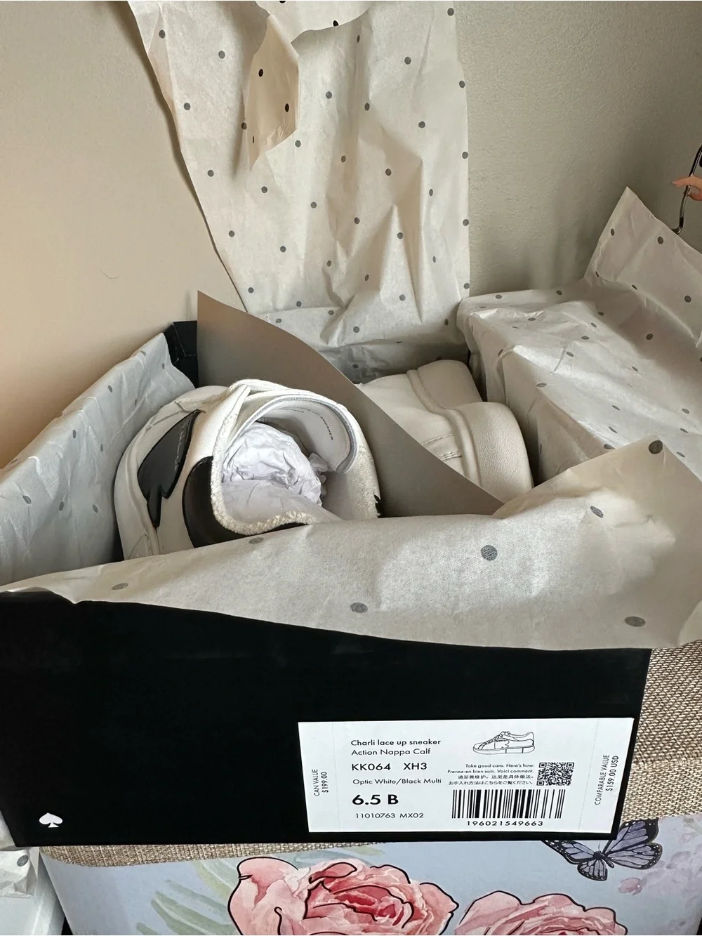 NIB kate spade Charli Lace Up White Leather Sneakers W/ Black Heart Accent - 6.5